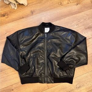 NWOT Hollister Social Tourist Oversized Vegan Leather Bomber Jacket Large